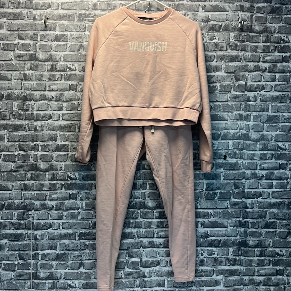 VANQUISH set‎
